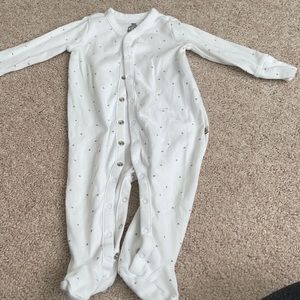 Gap footed sleeper
